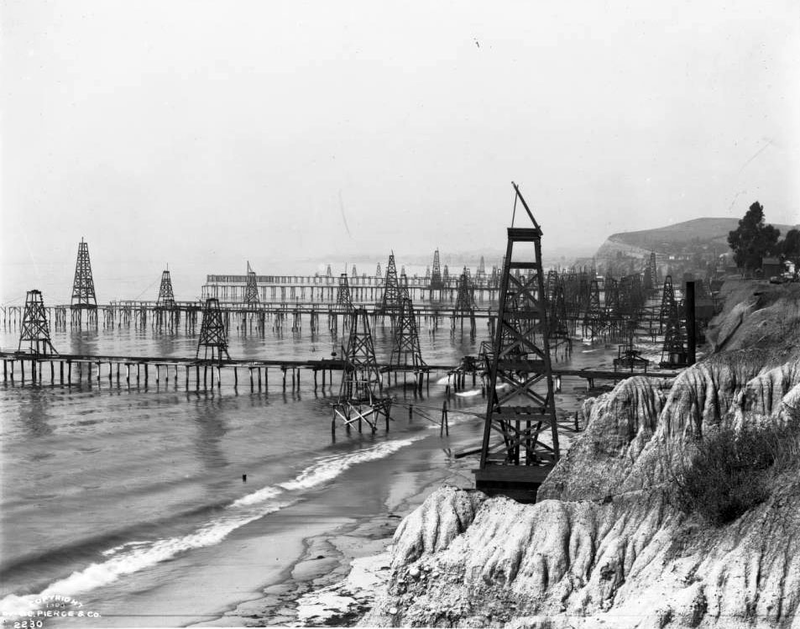 Illustration for article titled Los Angeles Was Once a Forest of Oil Derricks
